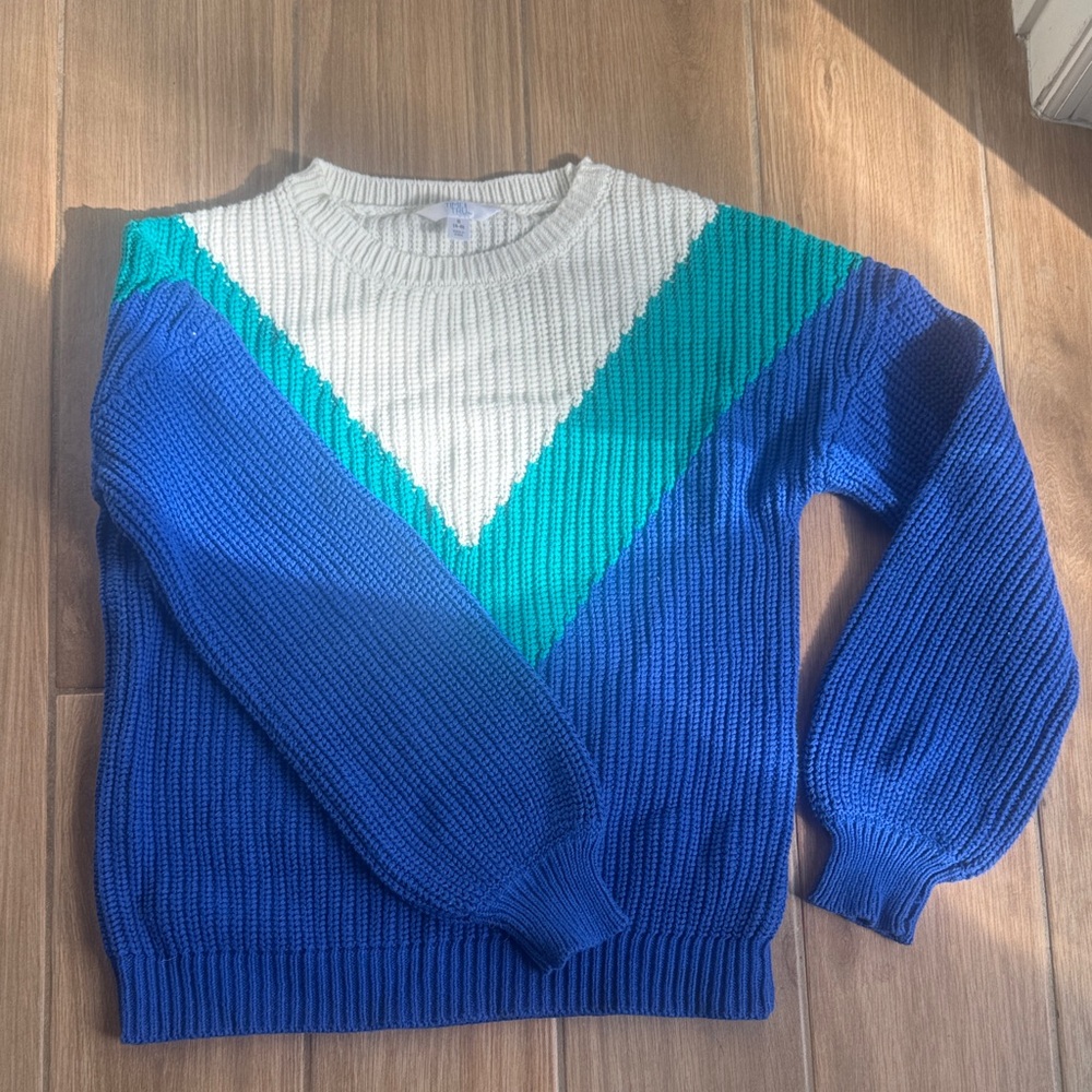 Vibrant 70s Women’s Sweater in Blue, Teal, and White Size Small